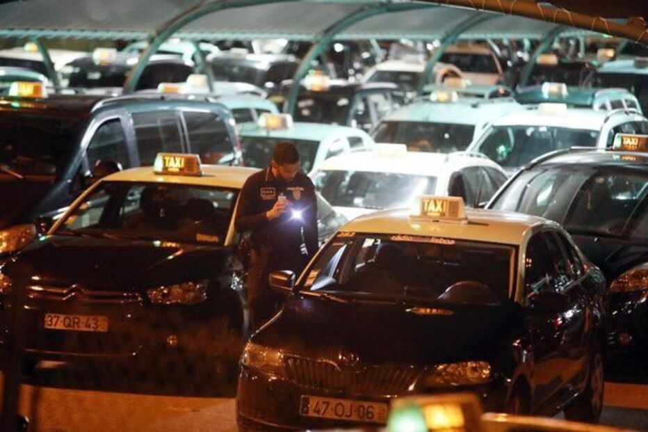 Operação policial no aeroporto de Lisboa para controlar motoristas de táxi 