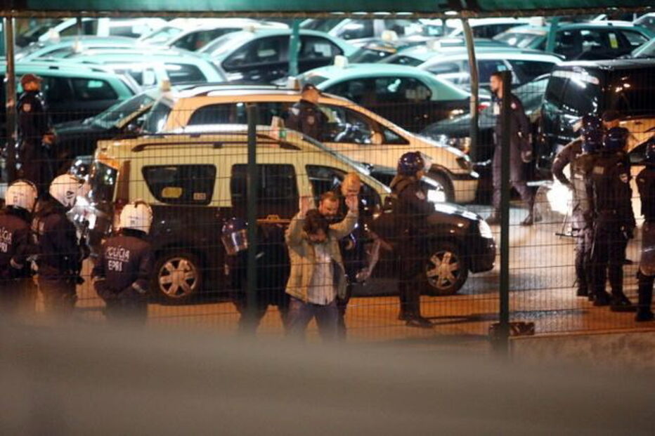 Operação policial no aeroporto de Lisboa para controlar motoristas de táxi 