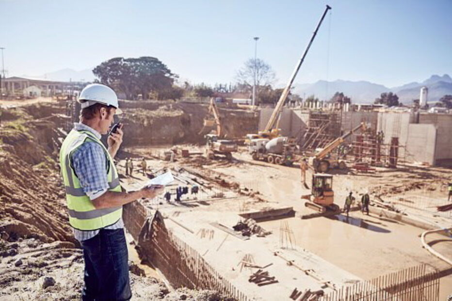 Engenheiro em obra de construção civil
