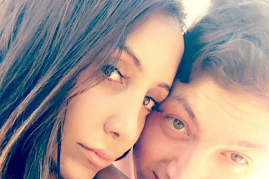 Gigi petite e o namorado 