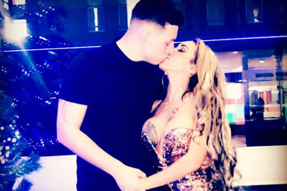 Gigi petite e o namorado