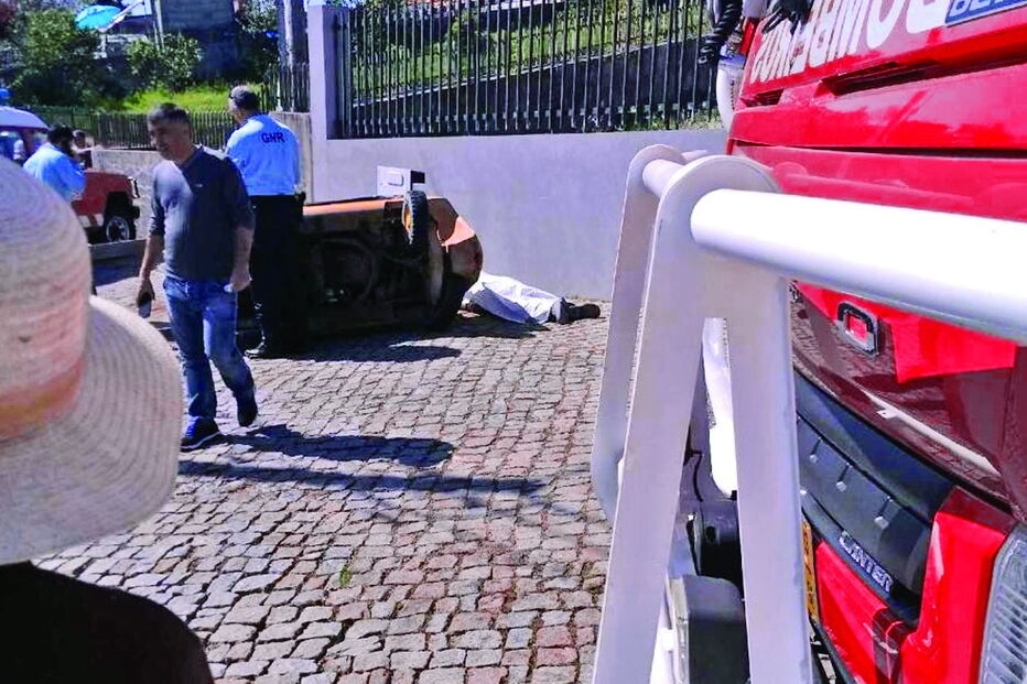 Empilhador tombou na rua do Paço e esmagou o condutor 