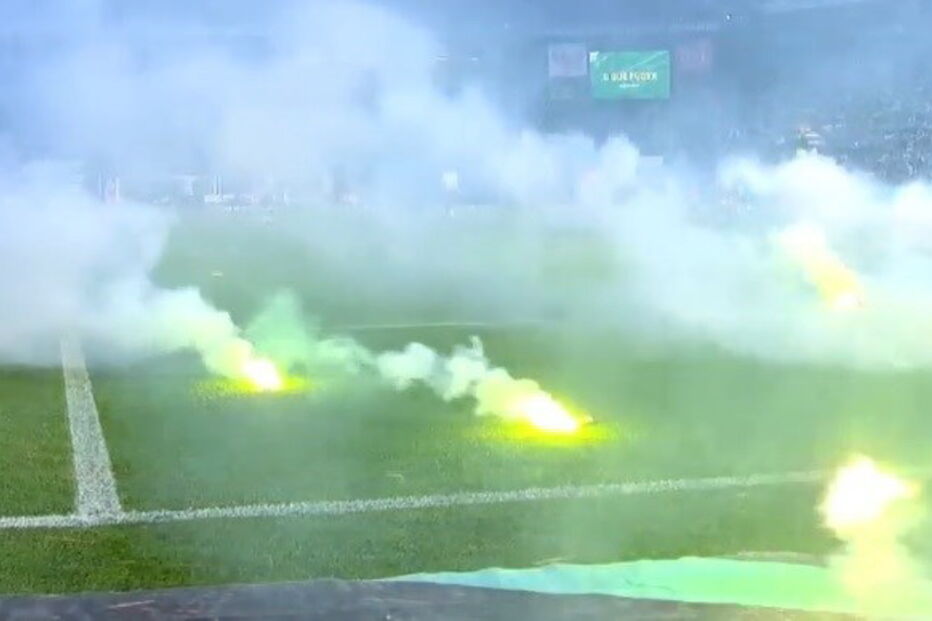 Tochas no relvado em Alvalade