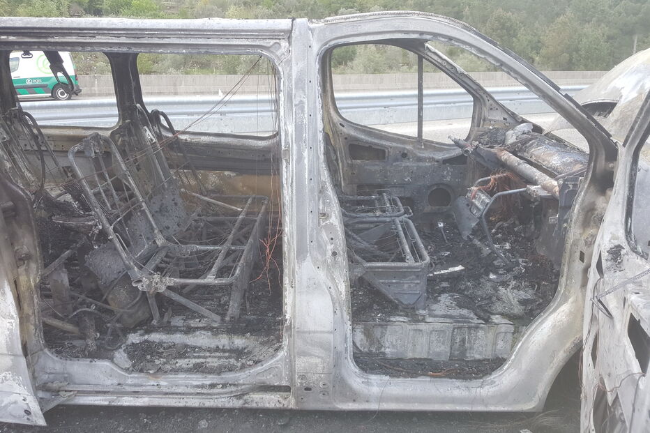 ambulancia, chamas, A24, estrada, arde