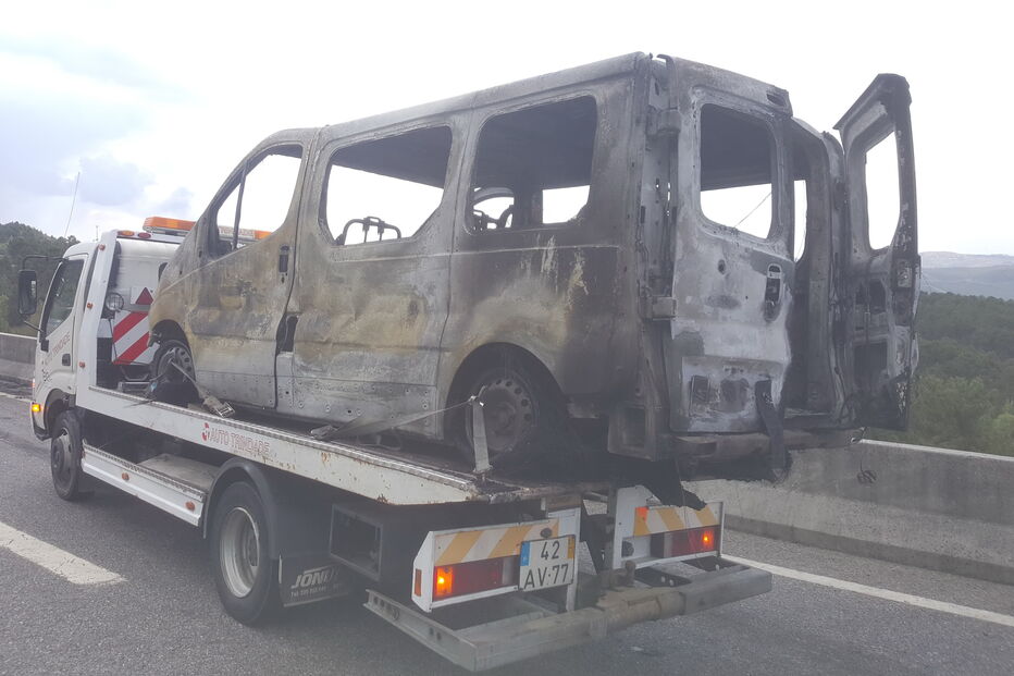 ambulancia, chamas, A24, estrada, arde