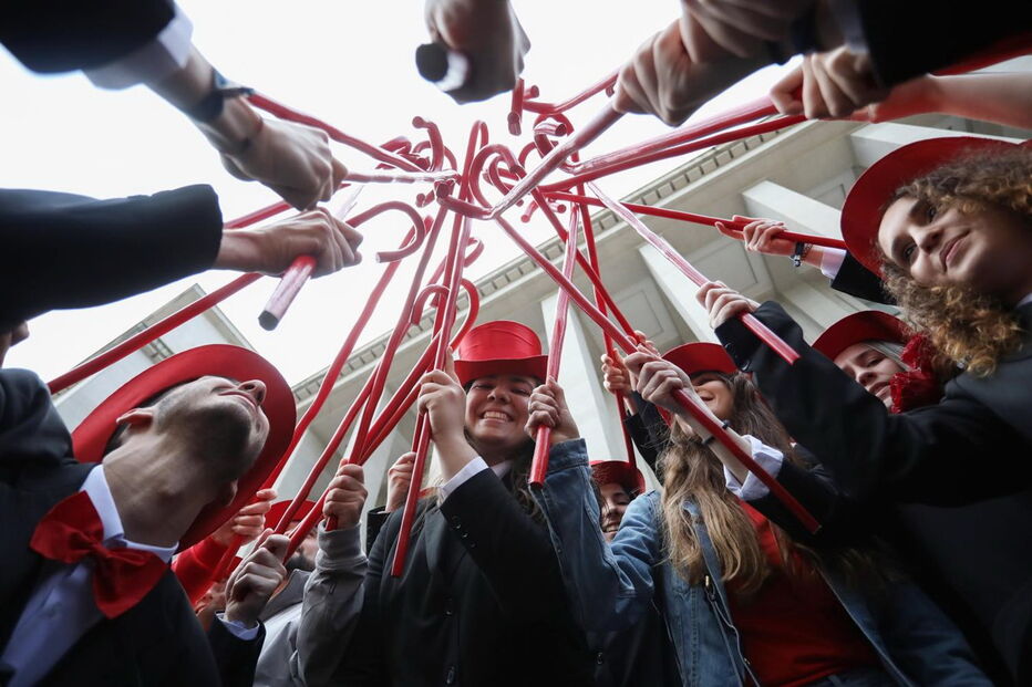 Cortejo da Queima das Fitas invadiu ruas do Porto