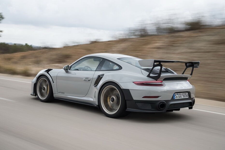 Mais um Porsche de 368 mil euros destruído em acidente