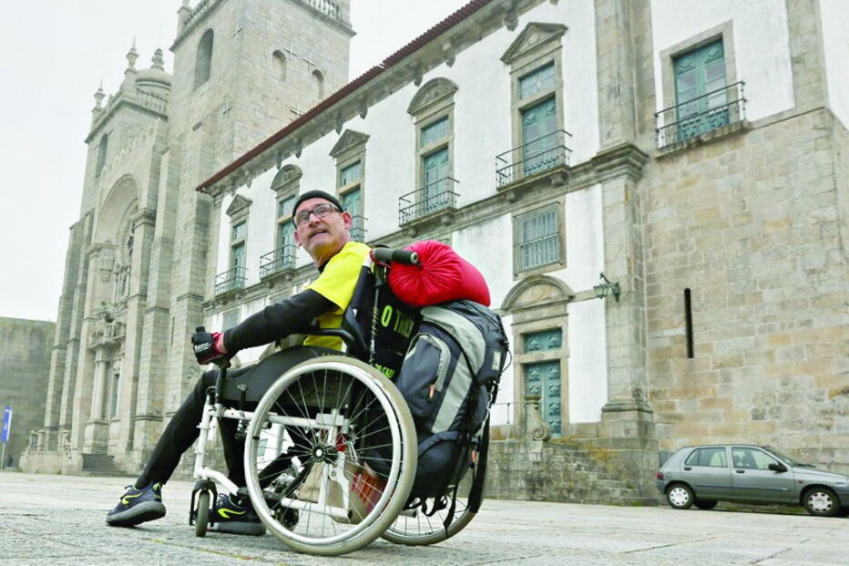Edgar Silva, de 55 anos, cumpre a última de três etapas da peregrinação 