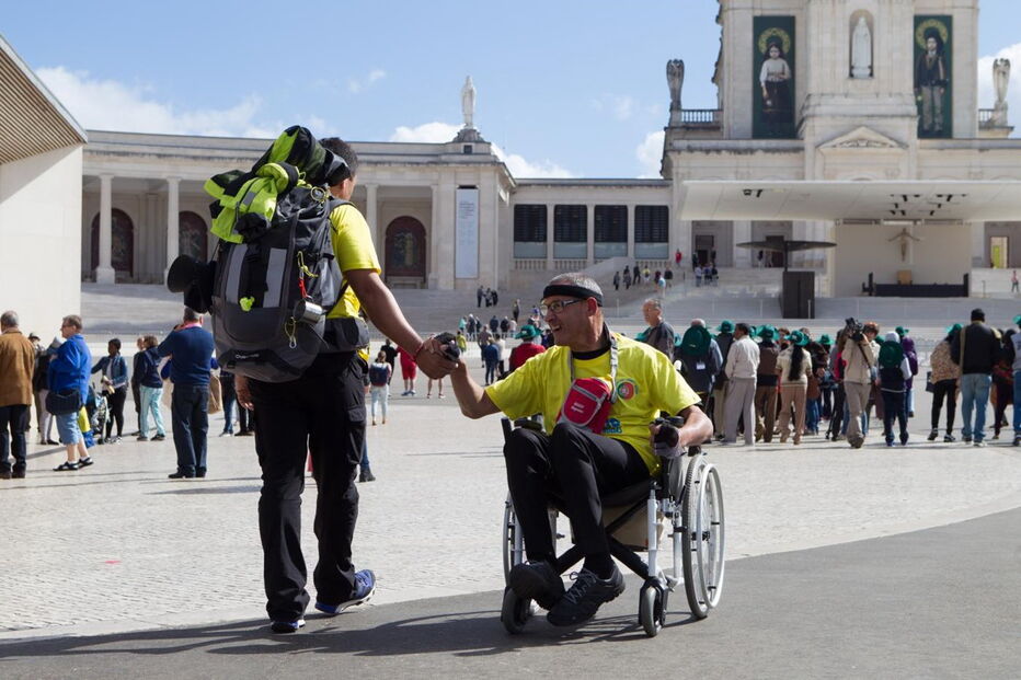 Edgar Silva, de 55 anos, cumpre a última de três etapas da peregrinação 