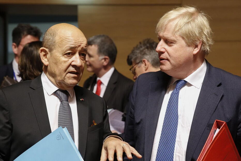  Jean-Yves Le Drian, ministro dos negócios estrangeiros de França, com Boris Johnson, do Reino Unido