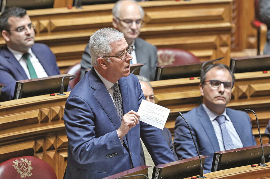 Fernando Negrão, líder da bancada parlamentar do PSD, levou as suspeitas de corrupção de Sócrates a plenário  