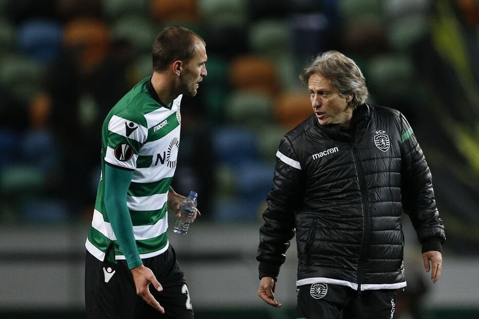 Jorge Jesus com Bas Dost num jogo do Sporting