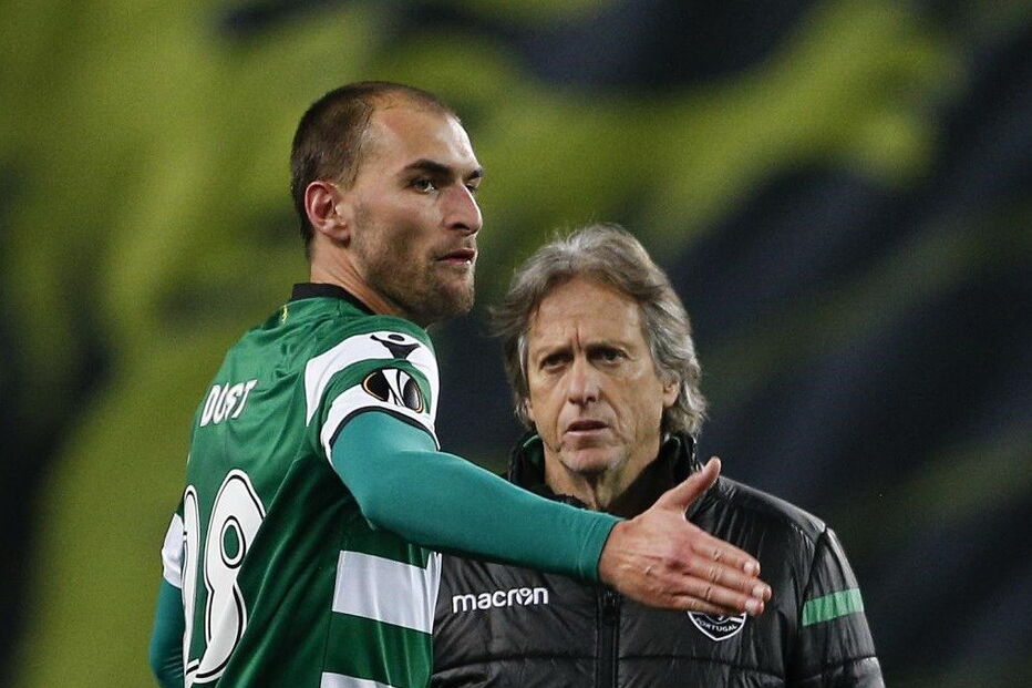 Jorge Jesus com Bas Dost num jogo do Sporting