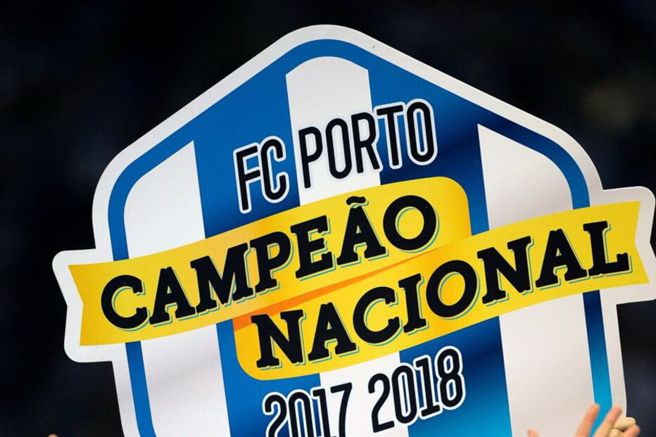 Casillas celebra o título de campeão pelo FC Porto com colegas e família