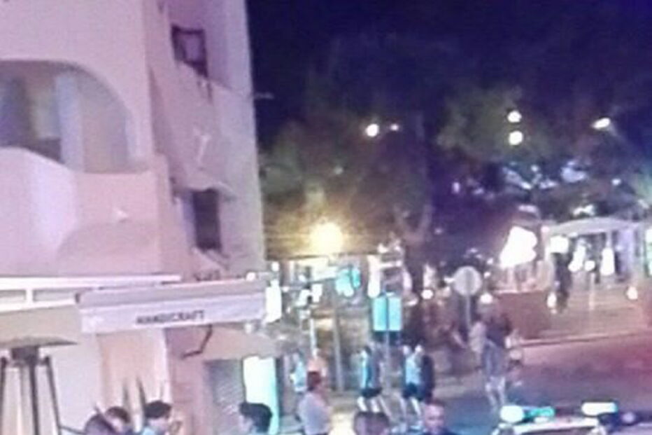 Bombeiros e INEM, com duas ambulâncias e quatro operacionais, prestaram assistência aos dois homens no local 