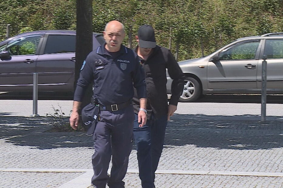 Arguido entrou acompanhado da polícia no Tribunal de Matosinhos