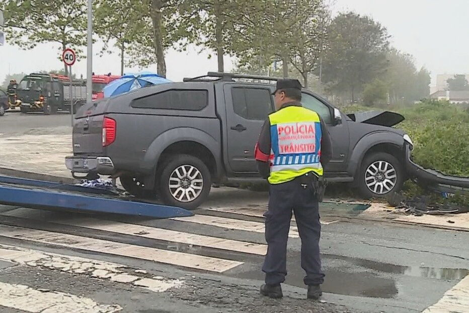 Acidente entre automóvel e autocarro em Matosinhos