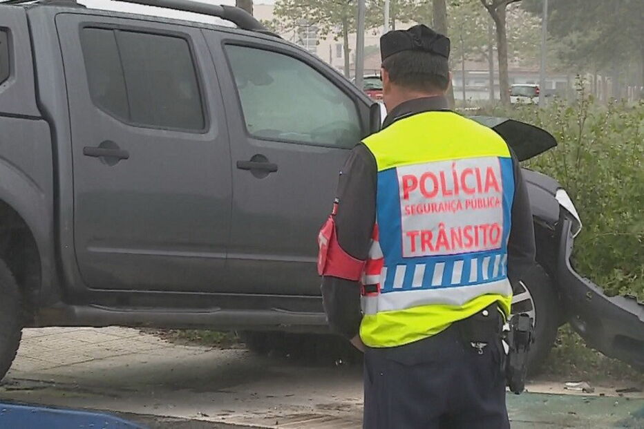 Acidente entre automóvel e autocarro em Matosinhos