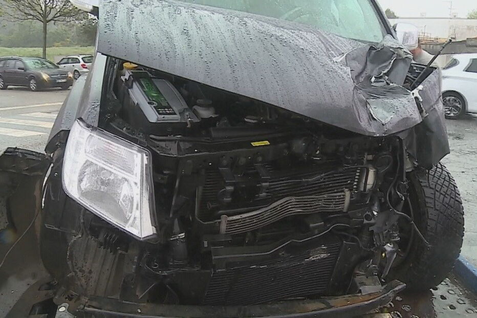 Acidente entre automóvel e autocarro em Matosinhos