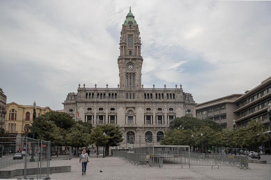 Preparativos para a festa do FC Porto na Avenida dos Aliados