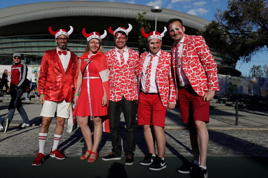 Fãs fazem a festa da Eurovisão junto ao Altice Arena