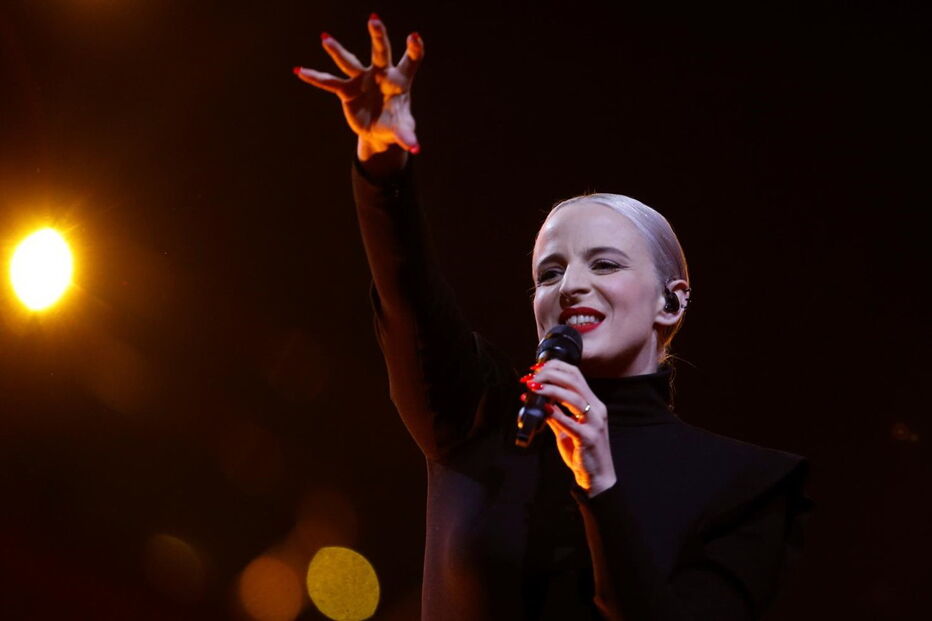 Madame Monsieur, com 