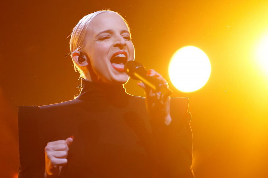 Madame Monsieur, com 