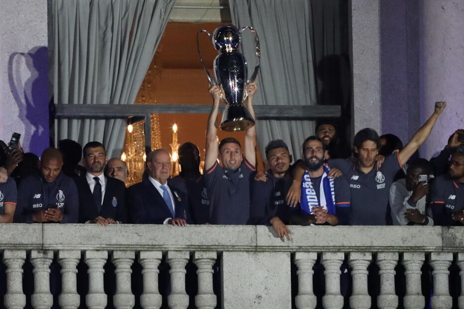 FC Porto festeja título na varanda da Câmara