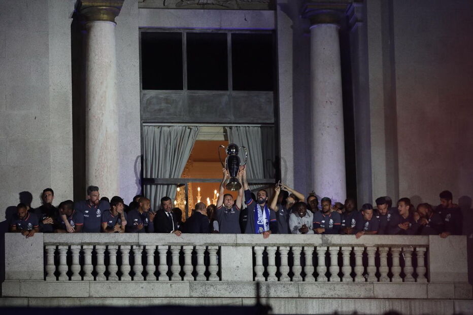 FC Porto festeja título na varanda da Câmara