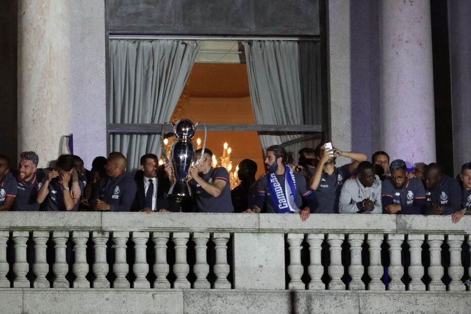 FC Porto festeja título na varanda da Câmara
