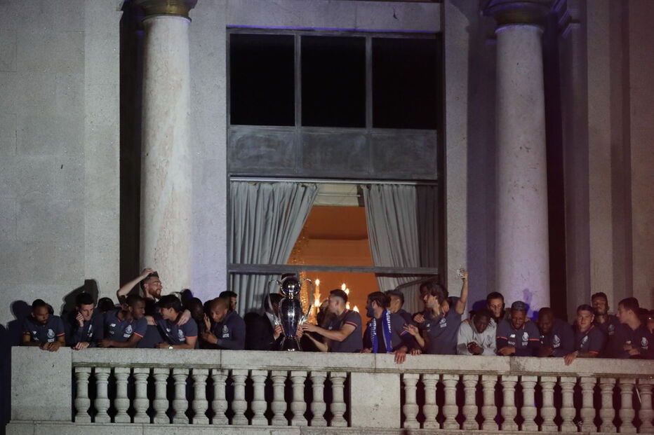 FC Porto festeja título na varanda da Câmara