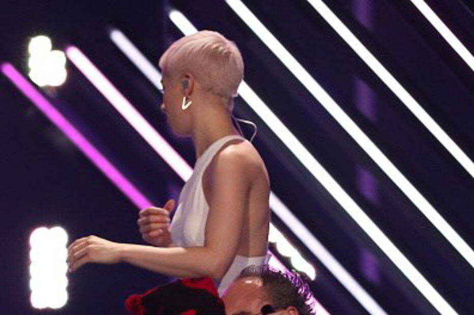 Homem invadiu o palco durante atuação do Reino Unido na Eurovisão em Lisboa