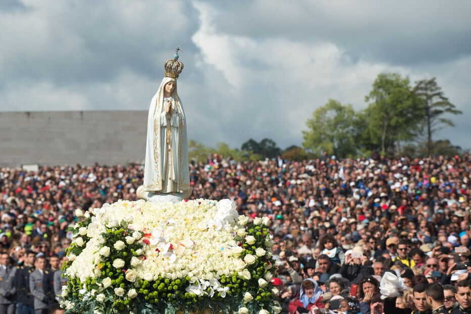 300 mil pessoas assistem a missa no Santuário de Fátima