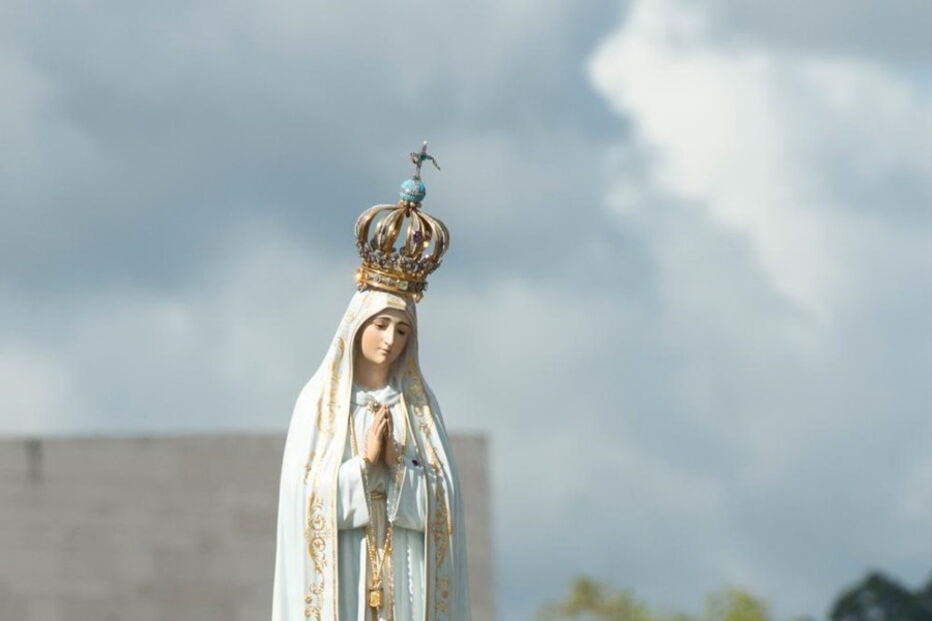 300 mil pessoas assistem a missa no Santuário de Fátima