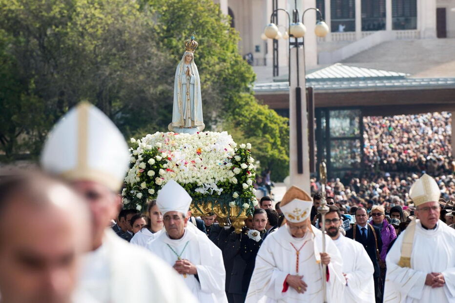 300 mil pessoas assistem a missa no Santuário de Fátima