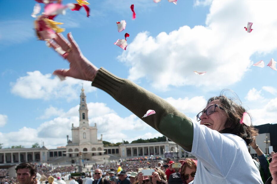300 mil pessoas assistem a missa no Santuário de Fátima