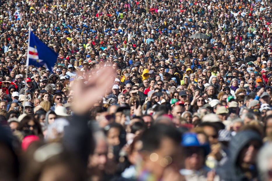 300 mil pessoas assistem a missa no Santuário de Fátima