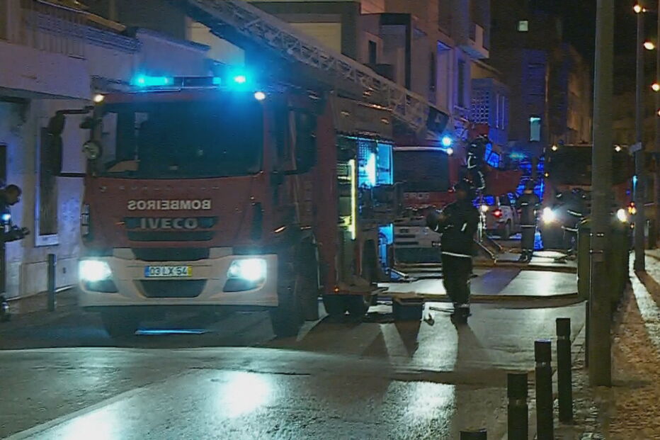  Incêndio em habitação de Faro faz dois desalojados