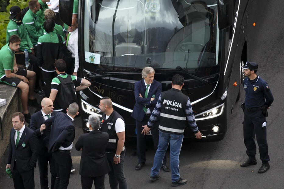 Adeptos do Sporting revoltados obrigam a reforço policial na Madeira