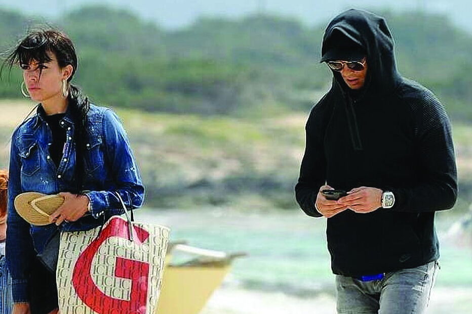 Cristiano Ronaldo descontrai com a família em Ibiza