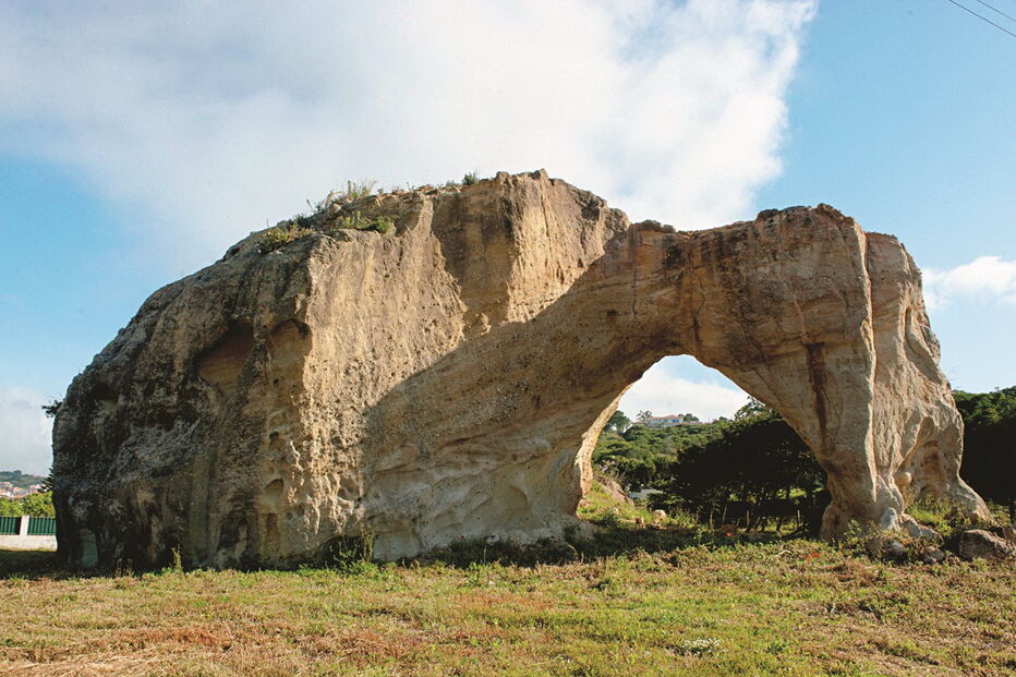 O Penedo Furado é um monumento geomorfológico que remonta ao Período Jurássico 