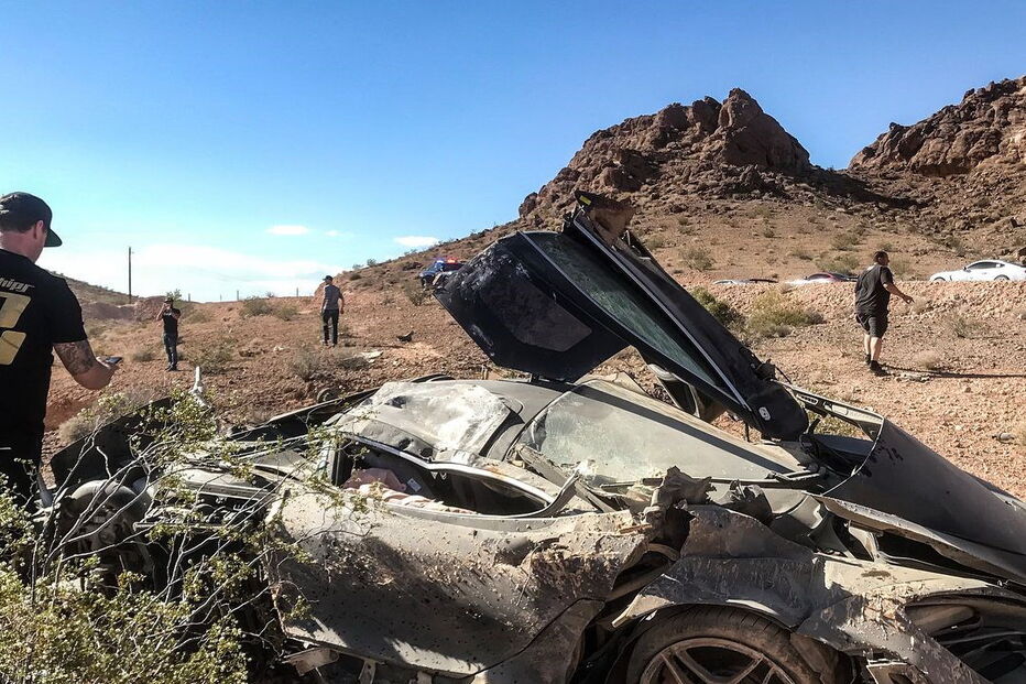 McLaren encontrado destruído no deserto, perto de Las Vegas