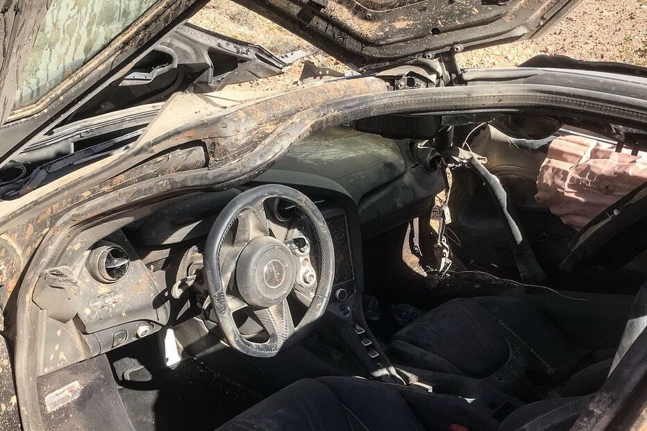 McLaren encontrado destruído no deserto, perto de Las Vegas