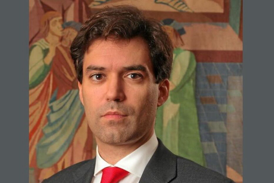 Domingos Farinho, professor de Direito, é suspeito de ter escrito livros de Sócrates