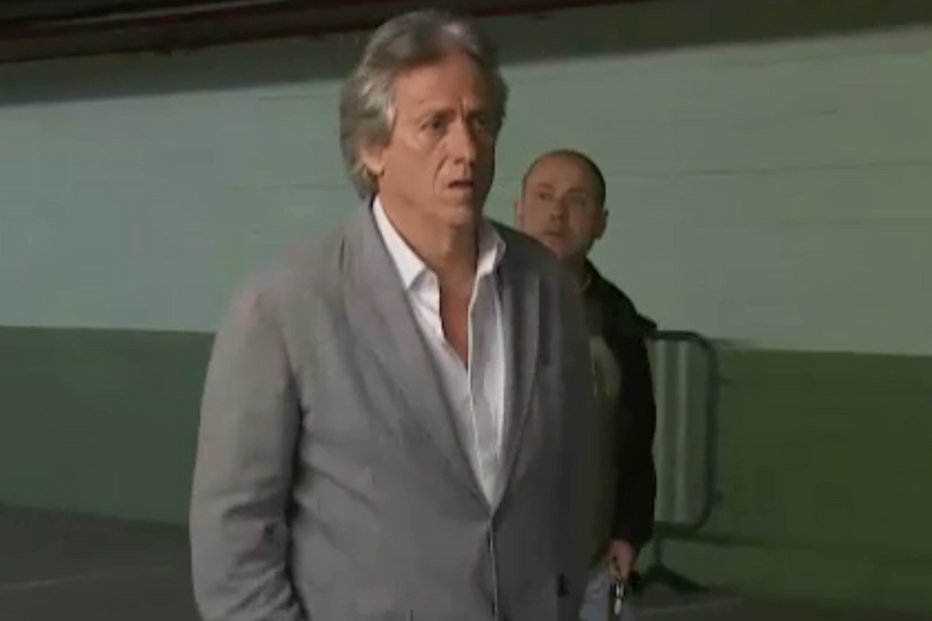 Jesus abandona estádio do Sporting após reunião com direção