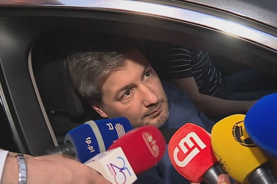 Bruno de Carvalho fala aos jornalistas à saída de Alvalade