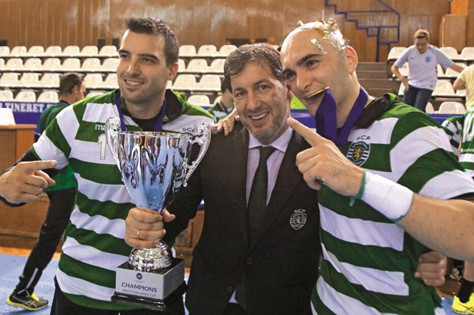 Bruno de Carvalho festejou efusivamente vitória final contra o Benfica que terá sido comprada através da arbitragem 