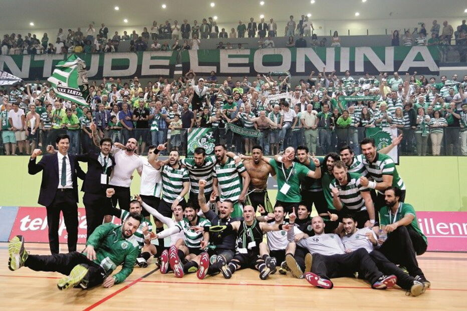 Equipa do Sporting campeão de andebol em 2016/17