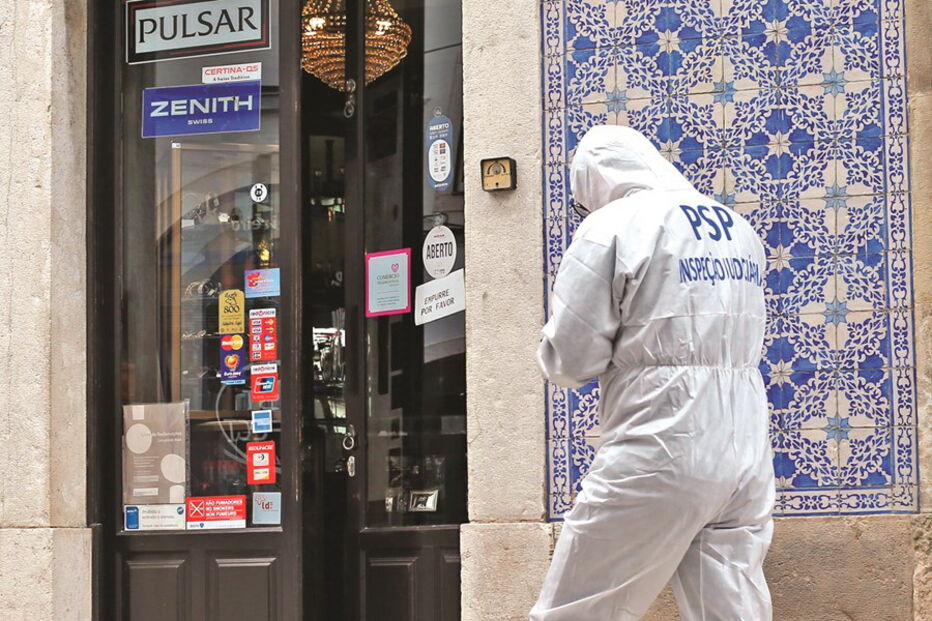 PJ no local de assalto a ourivesaria de Torres Vedras