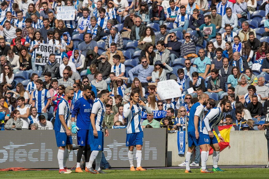 Adeptos portistas em delírio com treino aberto